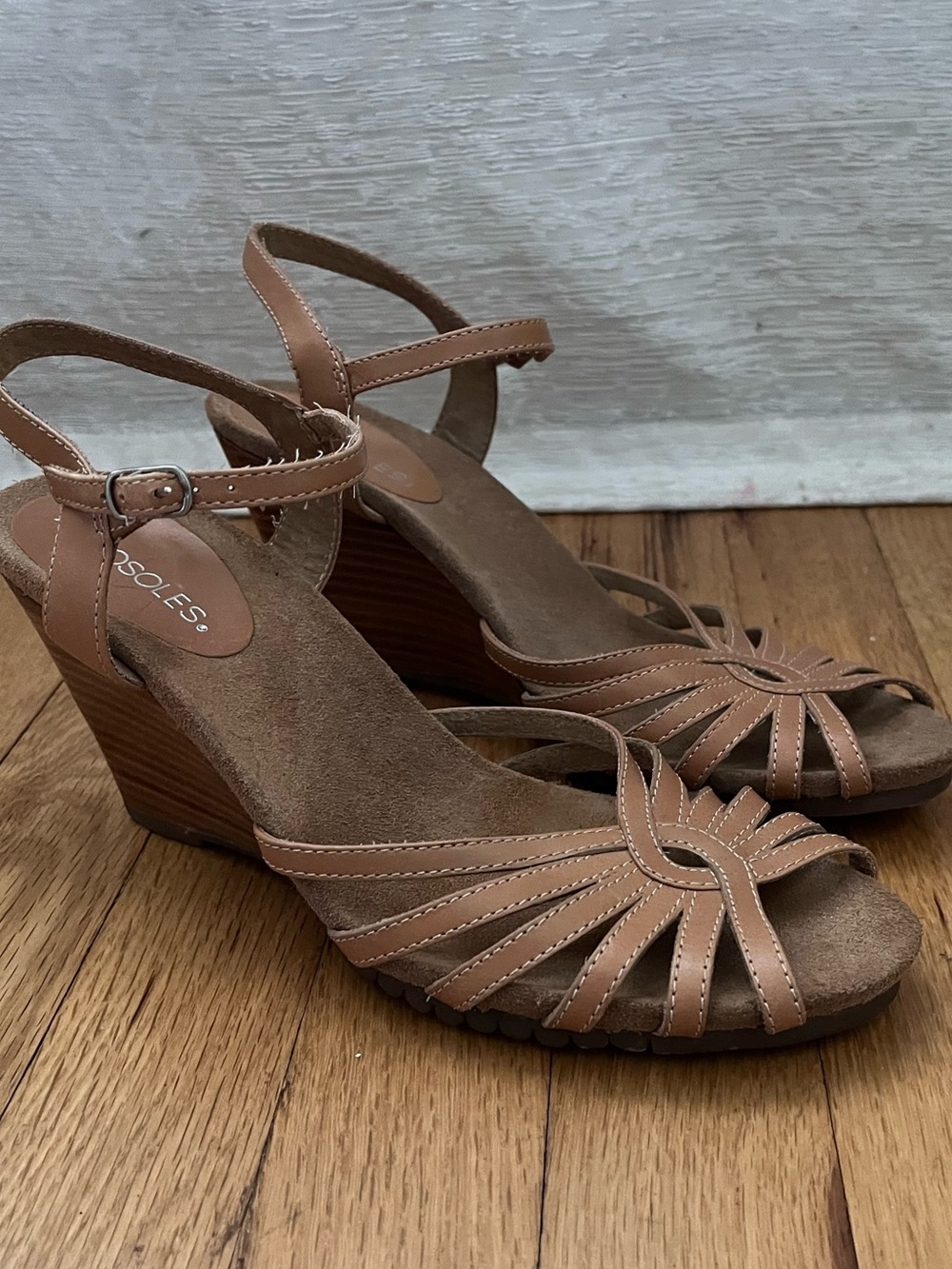 Aerosoles Sandals 8.5 M  Platform wedge Heel Cushioned Comfort Leather tan